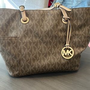 Tan/beige Michael Kors shoulder bag